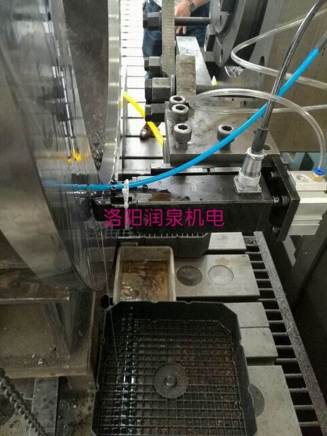 電致伸縮精整裝置加工現(xiàn)場